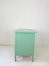 Load image into Gallery viewer, Opgeknapte Vintage Commode / Ladekast
