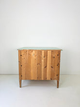 Load image into Gallery viewer, Opgeknapte Vintage Commode / Ladekast
