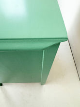 Load image into Gallery viewer, Opgeknapte Vintage Commode / Ladekast
